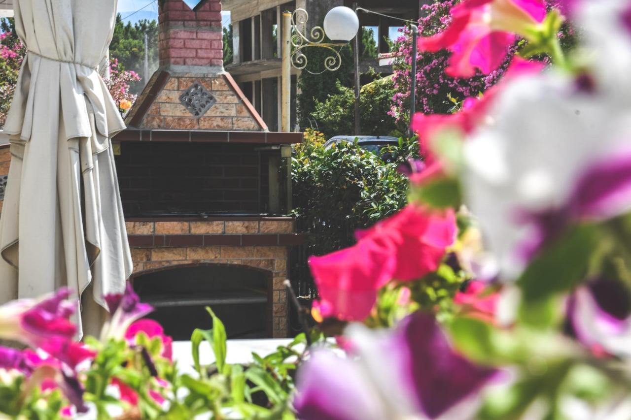 Artemis Hotel Apartments Keramotí Kültér fotó